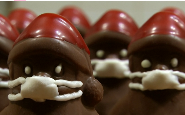 Độc đáo kẹo chocolate hình ông già Noel đeo khẩu trang